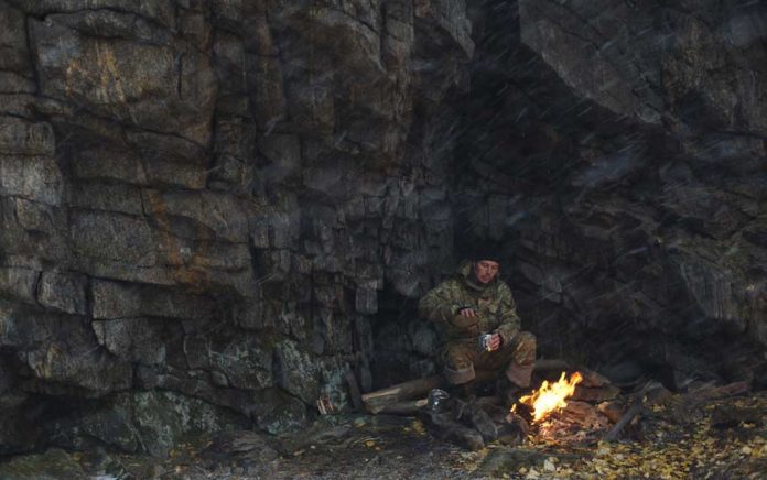 Stealth-and-Survival-How-to-Make-a-Smokeless-Fire