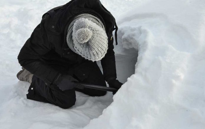 Winter-Survival-Emergency-Snow-Shelter